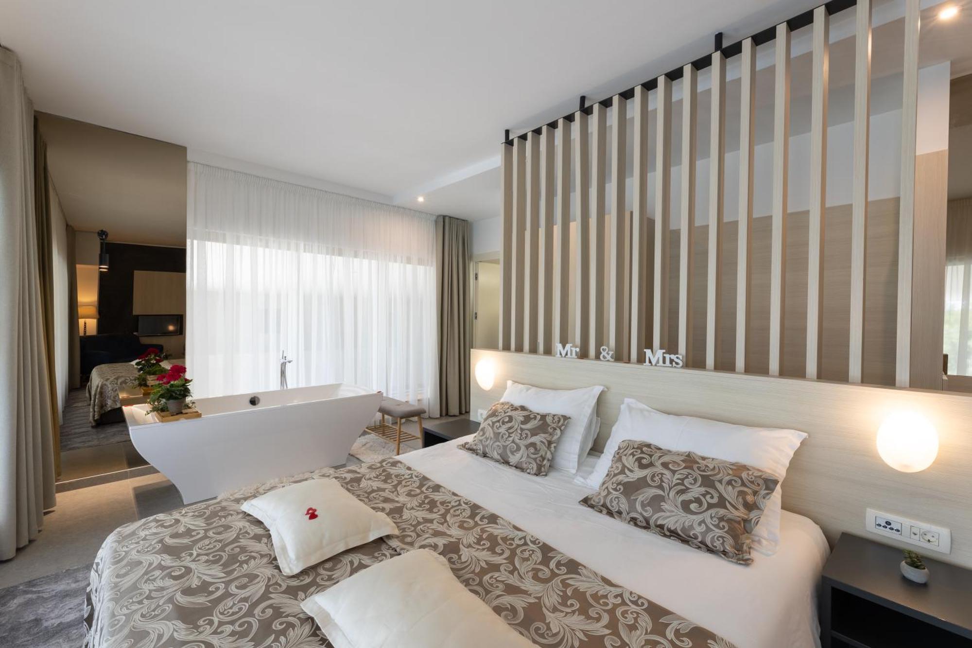 Hotel Salona Palace المظهر الخارجي الصورة