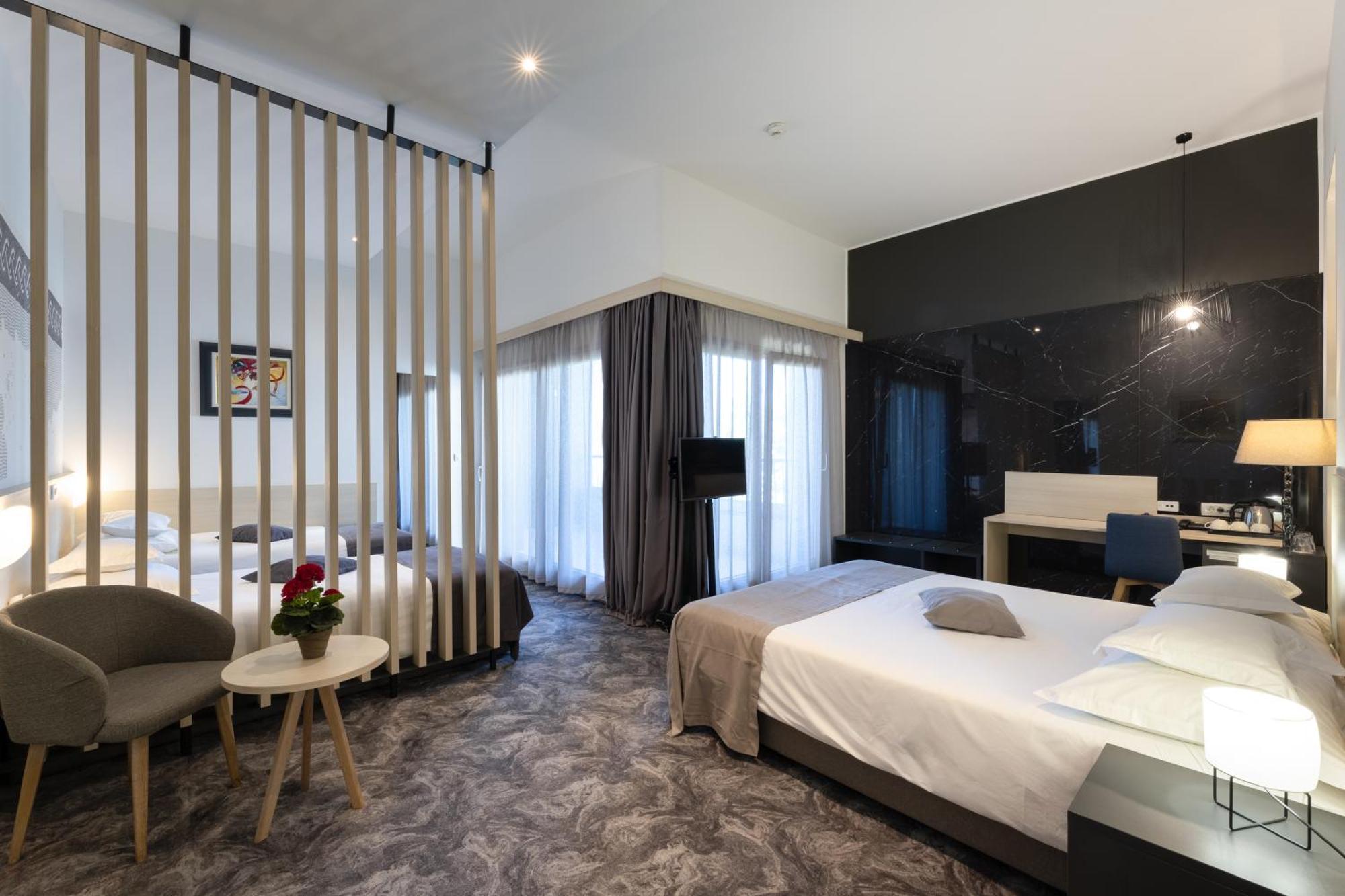 Hotel Salona Palace المظهر الخارجي الصورة